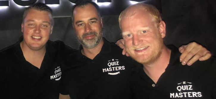 Foto van de quizmasters